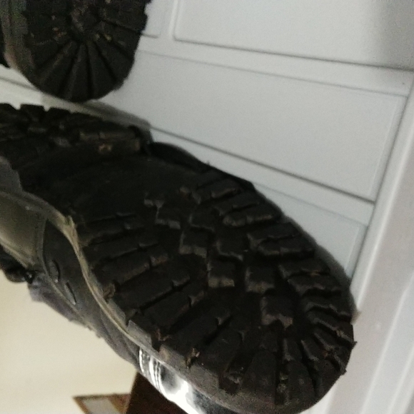 Size 13 black steel toe boots. - Picture 6 of 10